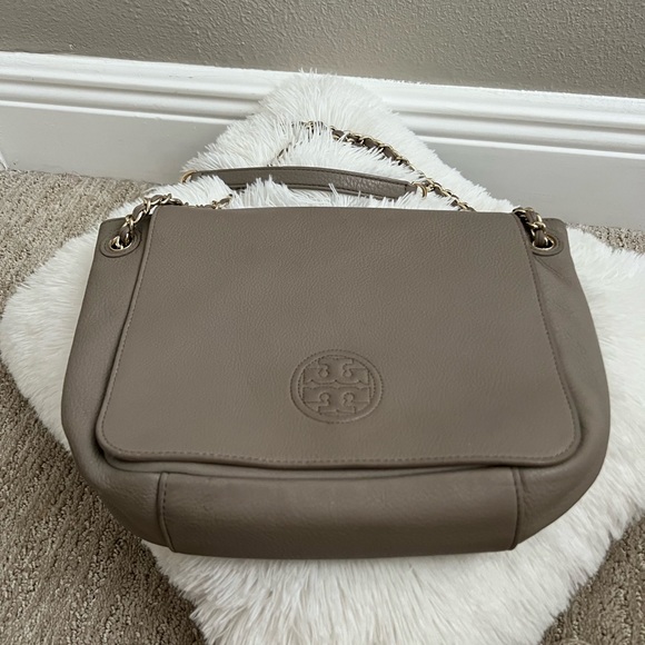 Tory Burch Handbags - Authentic Tory burch messenger bag